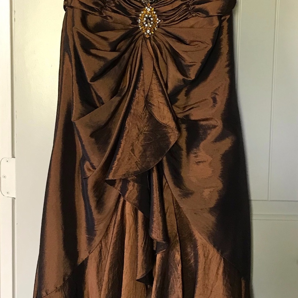 Formal Dress - Picture 4 of 8